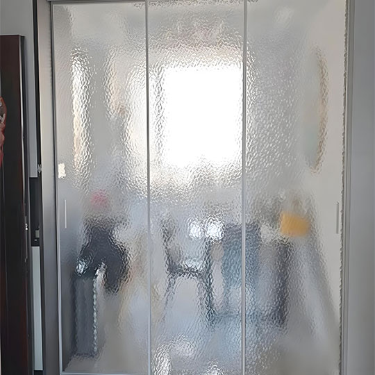 水波纹玻璃隔断