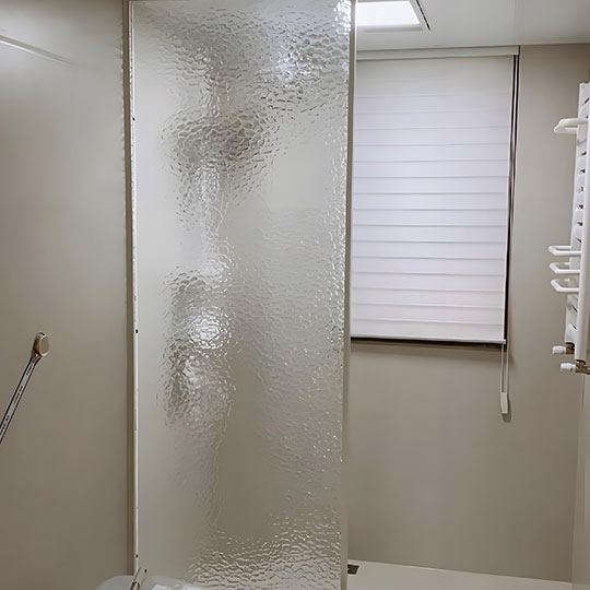 水波纹玻璃隔断